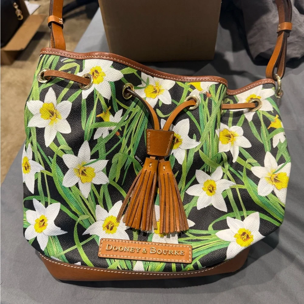 Dooney & Bourke Daffodil Bucket Bag with 2 wristlets - Picture 1 of 5